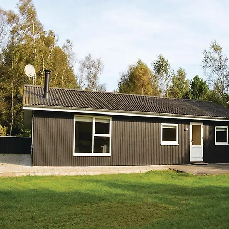 Three-bedroom Holiday In Saby *
