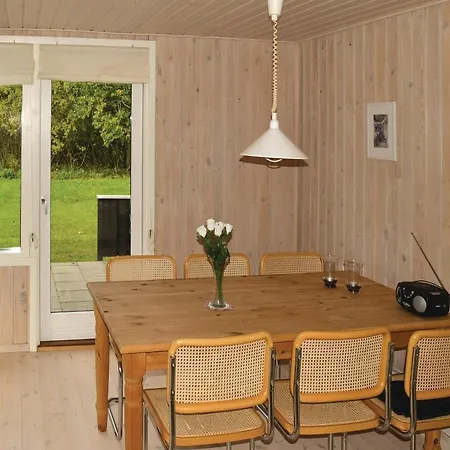 Three-bedroom Holiday In Saby